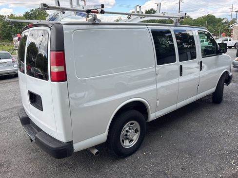 Used 2010 Chevrolet Express 3500 RWD image 8