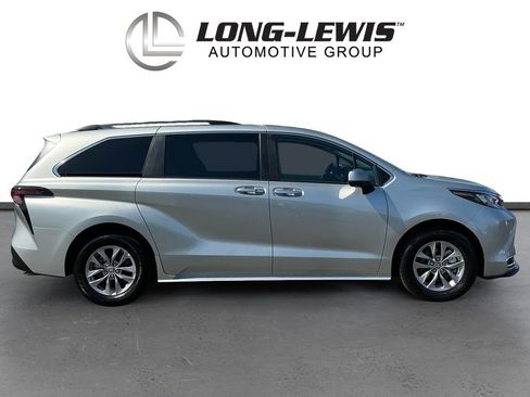 Used 2024 Toyota Sienna XLE FWD image 8