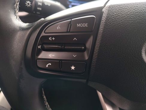 Used 2023 Hyundai Venue SEL FWD image 11