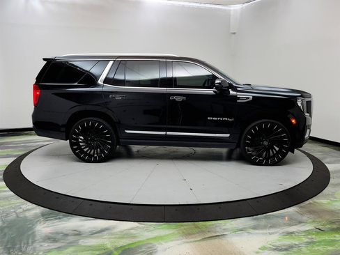Used 2022 GMC Yukon Denali w/ Denali Premium Package AWD/4WD image 4