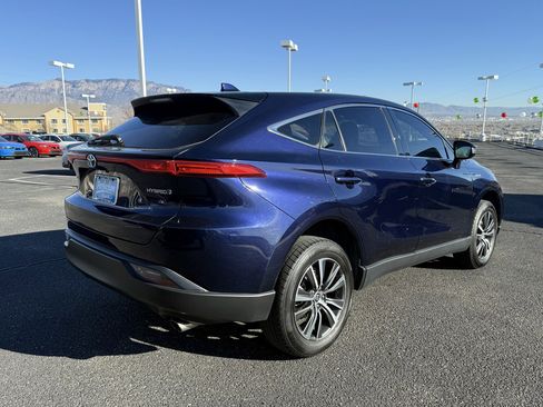 Used 2021 Toyota Venza LE w/ Carpet Mat Package (TMS) image 5