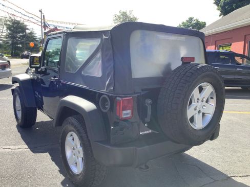 Used 2017 Jeep Wrangler Sport AWD/4WD image 6