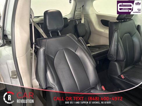 Used 2024 Chrysler Pacifica Limited FWD image 75