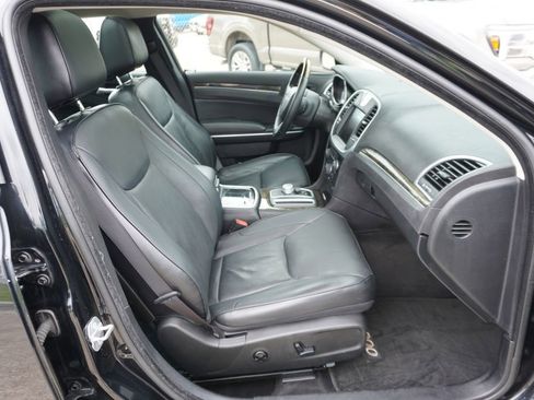 Used 2016 Chrysler 300 C RWD image 25