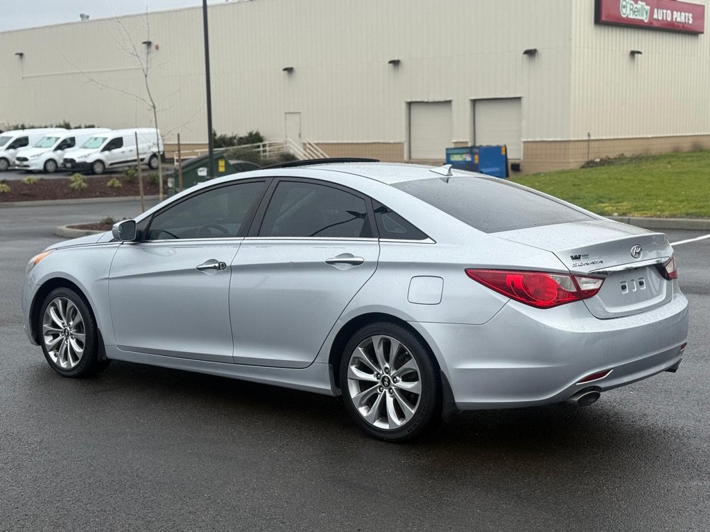 Used 2013 Hyundai Sonata SE w/ Navigation & Sunroof Pkg FWD image 5
