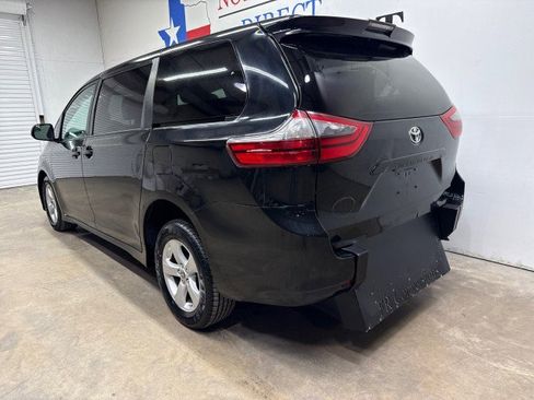 Used 2020 Toyota Sienna L image 9