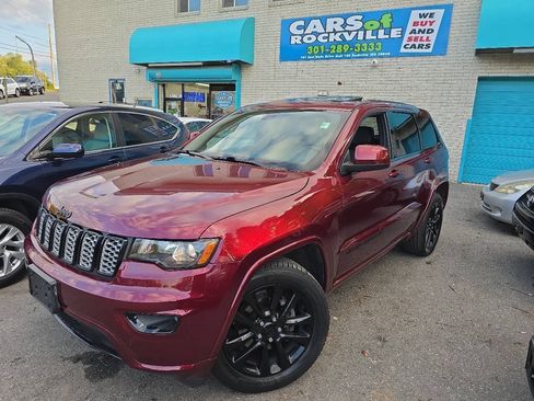 Used 2019 Jeep Grand Cherokee Altitude AWD/4WD image 4