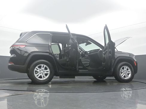 Used 2024 Jeep Grand Cherokee Laredo AWD/4WD image 61
