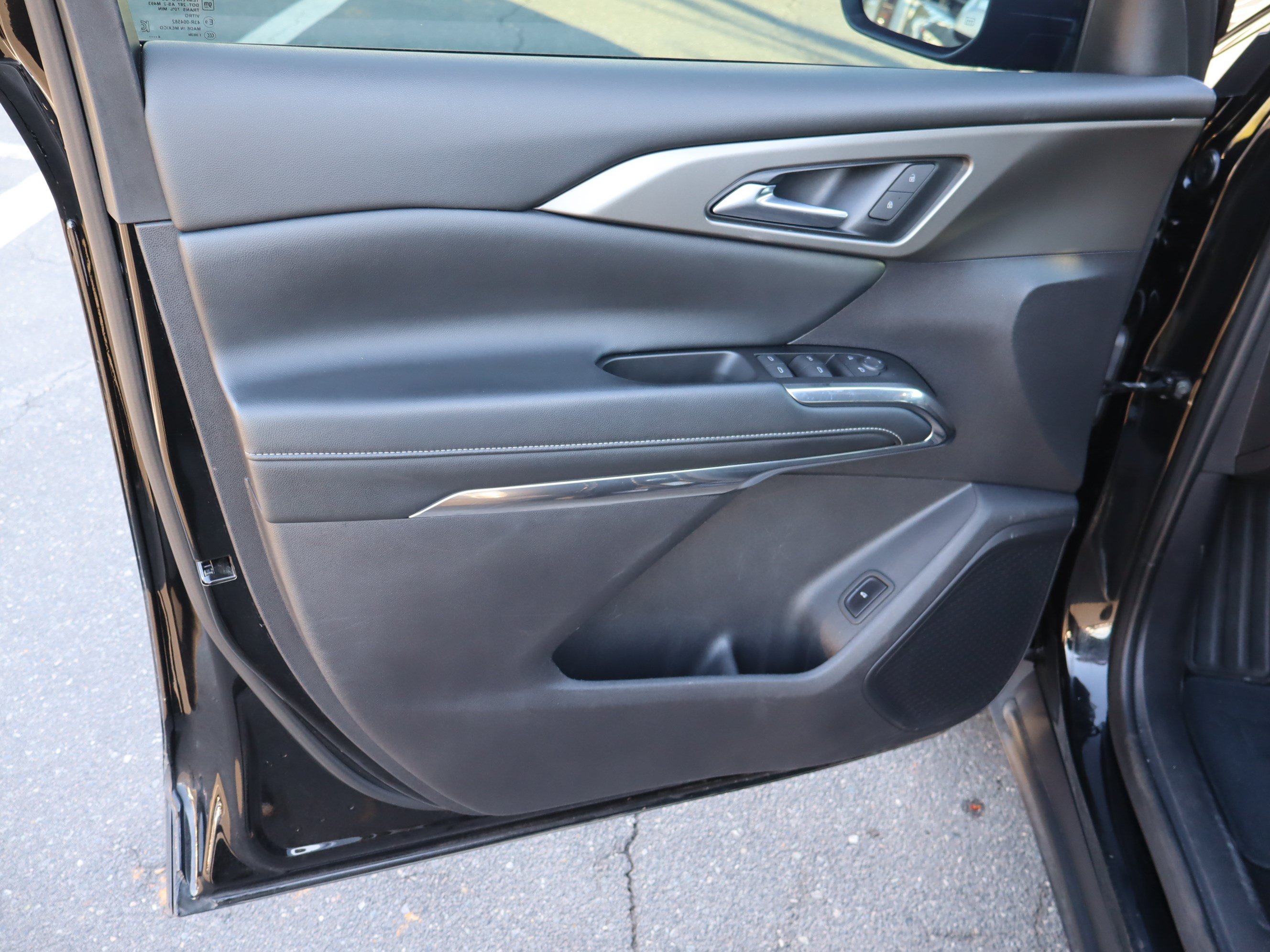 Used 2024 Chevrolet Traverse LT w/ Midnight/Sport Edition FWD image 16
