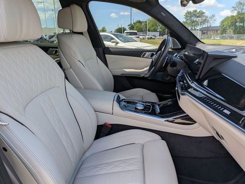 Used 2025 BMW X7 M60i image 16