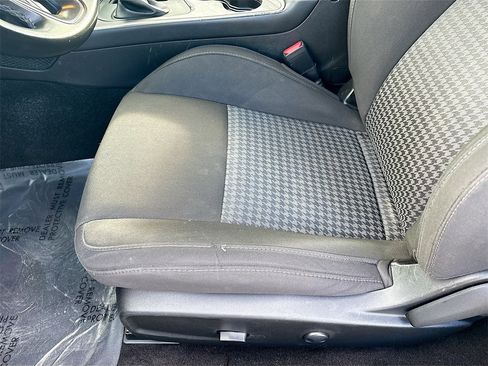 Used 2022 Dodge Challenger GT image 18