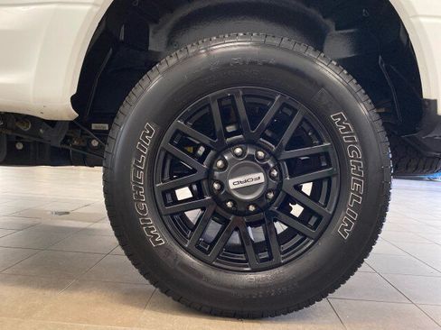 Used 2022 Ford F250 Lariat w/ Black Appearance Package AWD/4WD image 26