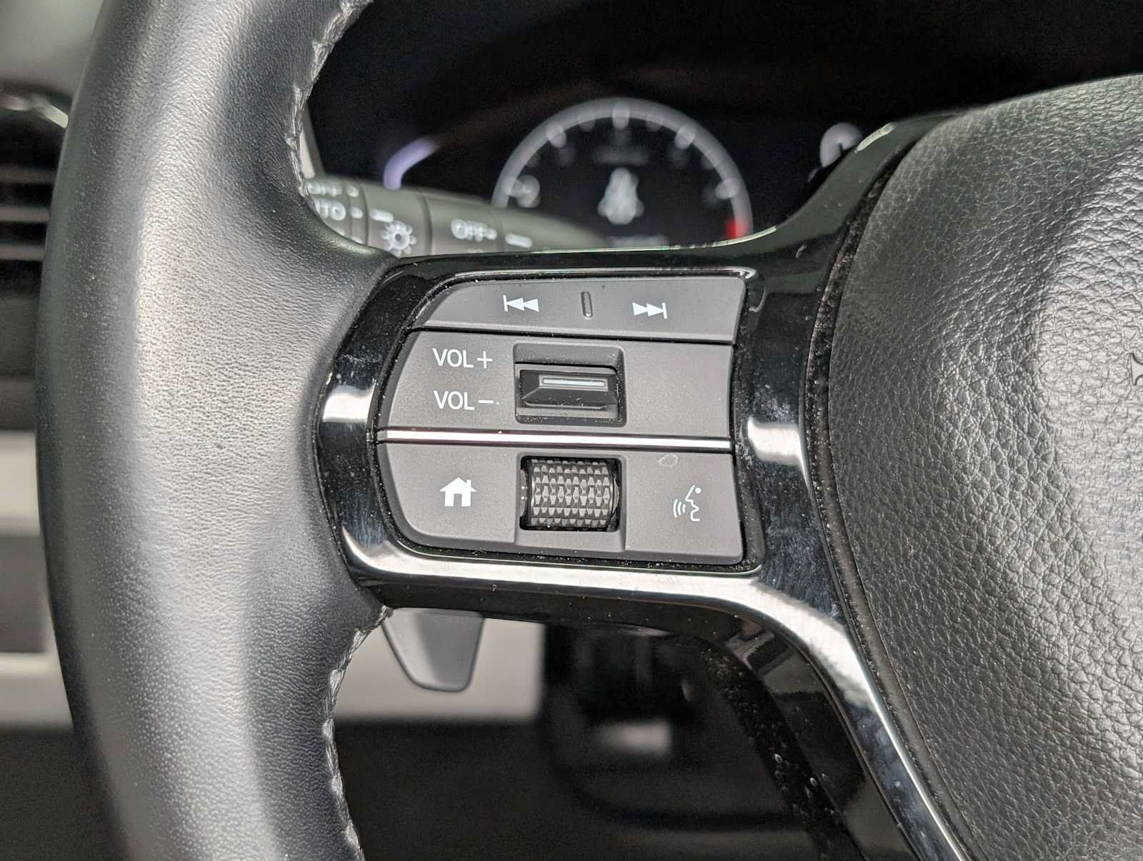 Certified 2025 Honda Pilot EX-L image 35