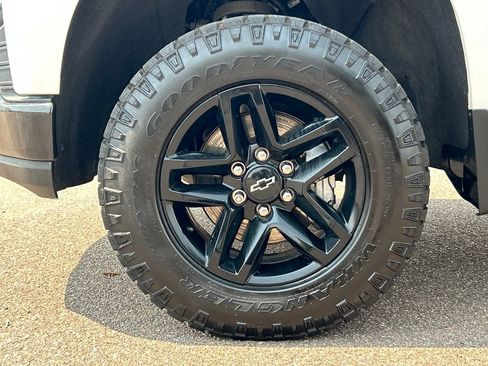 Used 2021 Chevrolet Silverado 1500 Custom Trail Boss AWD/4WD image 25