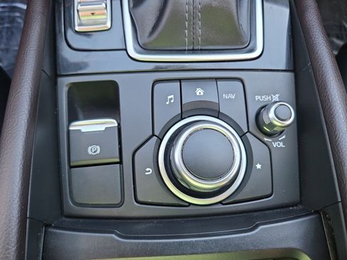 Used 2018 MAZDA MAZDA3 Touring image 12