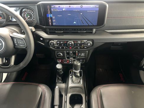 Used 2025 Jeep Wrangler Unlimited Rubicon AWD/4WD image 22