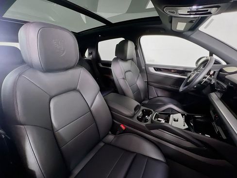 New 2026 Porsche Cayenne AWD/4WD image 30