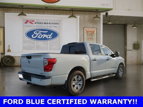 Used 2018 Nissan Titan SV w/ SV Convenience Package image 11