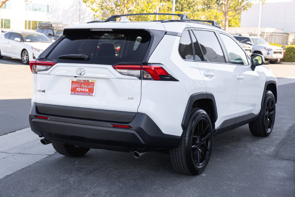 Certified 2021 Toyota RAV4 LE FWD image 5