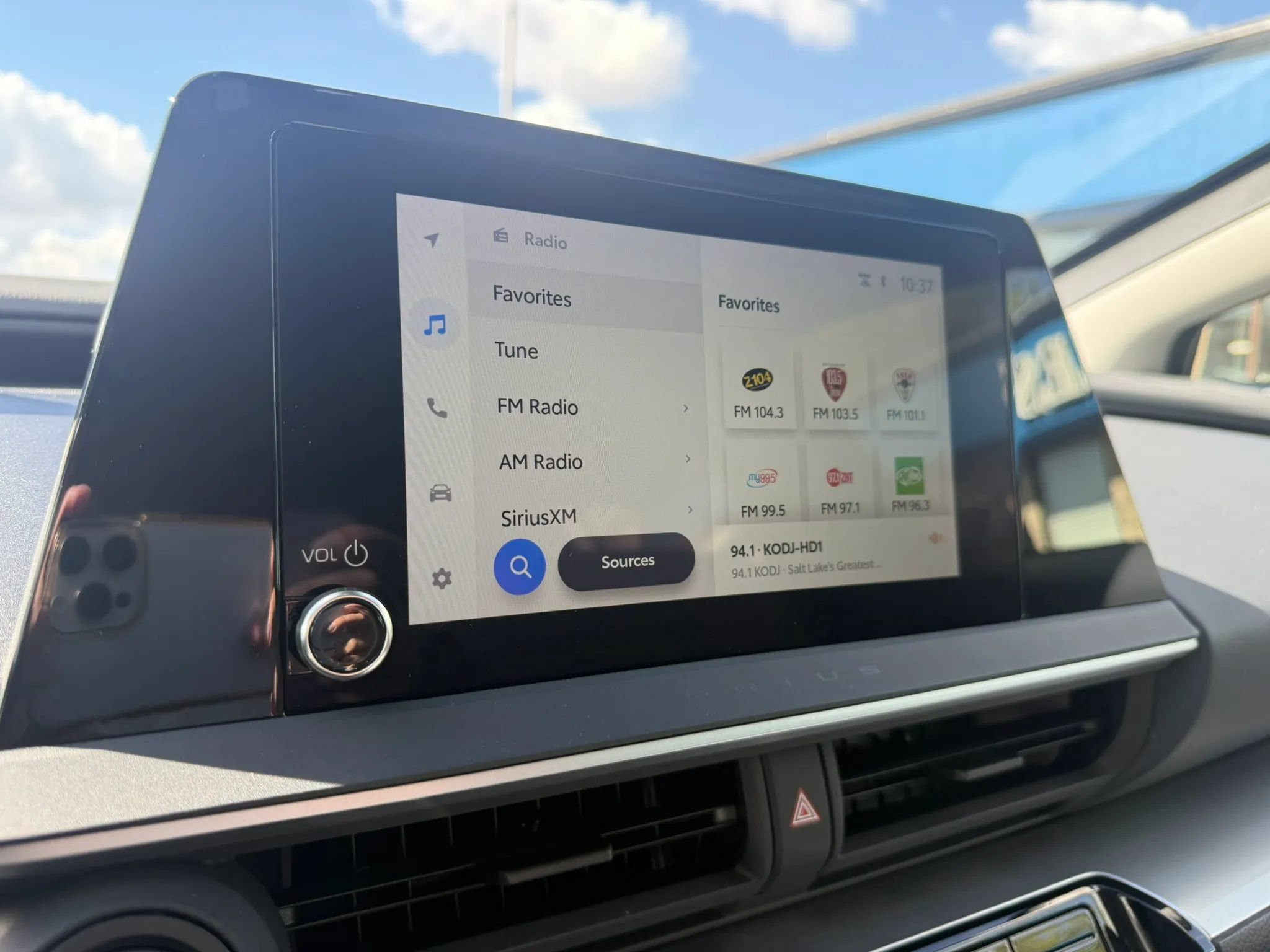 Used 2025 Toyota Prius LE FWD image 13