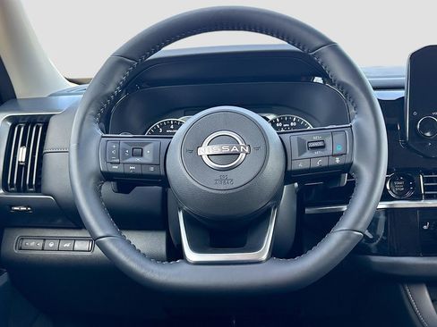 Used 2025 Nissan Pathfinder SL w/ Lighting Package (N92) image 11