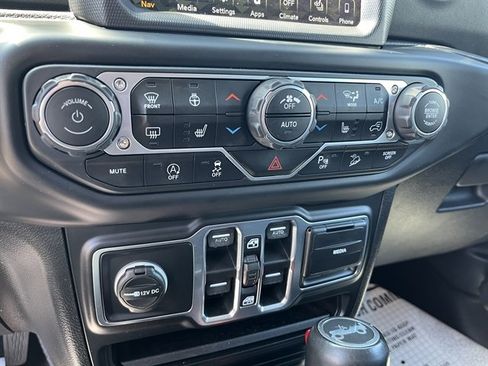 Used 2018 Jeep Wrangler Unlimited Sahara AWD/4WD image 26