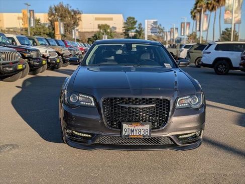 Certified 2022 Chrysler 300 Touring L image 2