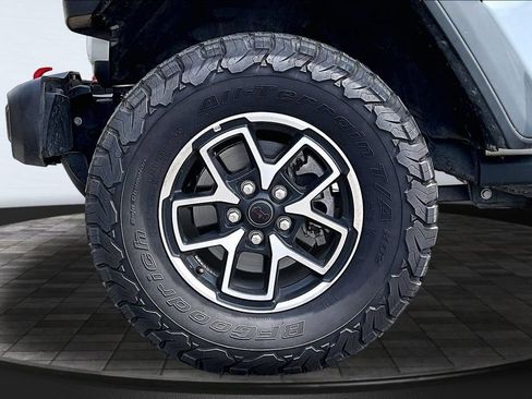 Certified 2025 Jeep Wrangler Unlimited Rubicon w/ Convenience Group AWD/4WD image 28