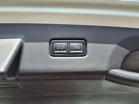 Used 2024 Kia Carnival EX FWD image 19
