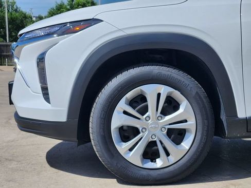 Certified 2024 Chevrolet Trax LS FWD image 9