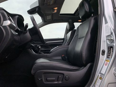 Used 2017 Toyota Highlander SE image 31