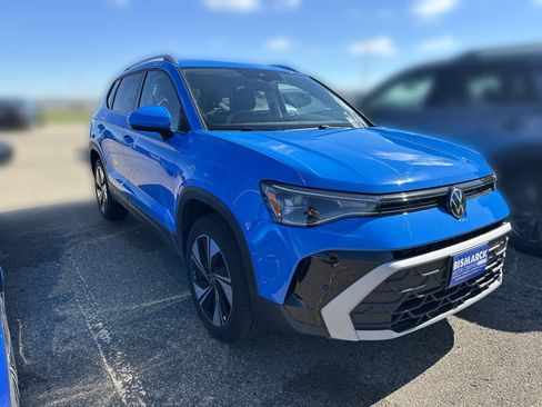Certified 2025 Volkswagen Taos SE AWD/4WD image 2