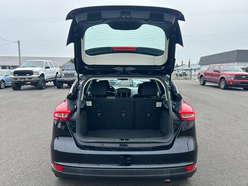 Used 2017 Ford Focus SE FWD image 29