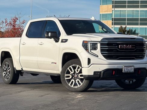 Used 2022 GMC Sierra 1500 AT4 w/ AT4 Premium Package image 2