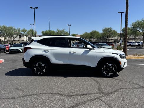Certified 2025 Kia Seltos EX FWD image 2
