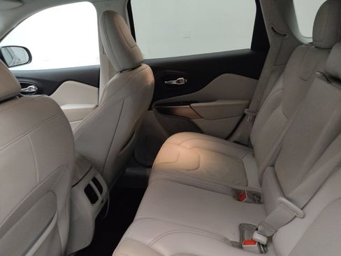 Used 2019 Jeep Cherokee Limited AWD/4WD image 18