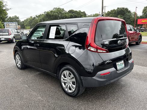 Used 2021 Kia Soul LX FWD image 3
