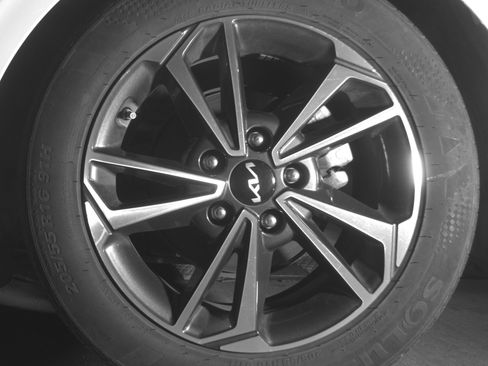 Used 2024 Kia Forte LXS FWD image 14