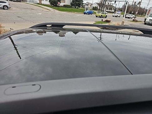 Used 2019 Jeep Cherokee Trailhawk image 9