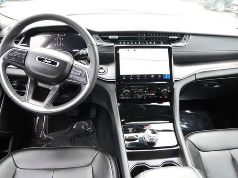 Certified 2024 Jeep Grand Cherokee L Limited w/ Black Appearance Package AWD/4WD image 19