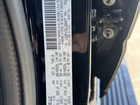 Used 2020 RAM 1500 Limited w/ Black Appearance Package AWD/4WD image 37