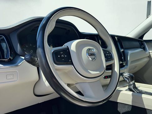 Used 2020 Volvo XC60 T5 Momentum image 54