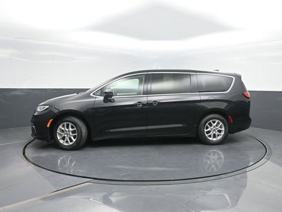 Used 2023 Chrysler Pacifica Touring-L