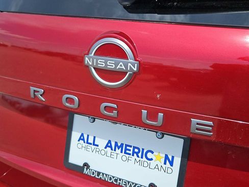 Used 2025 Nissan Rogue SV FWD image 11