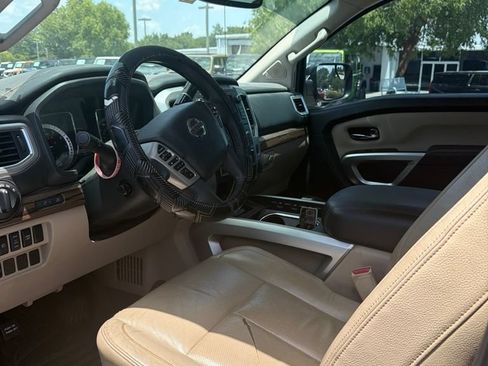 Used 2017 Nissan Titan SL RWD image 3