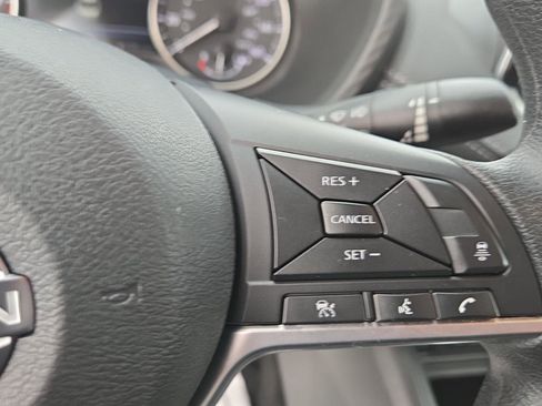 Used 2025 Nissan Sentra SV image 17