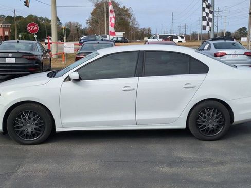 Used 2017 Volkswagen Jetta S image 5