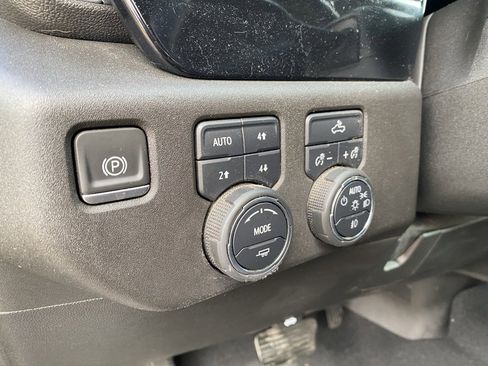 Used 2024 Chevrolet Silverado 2500 LT w/ Convenience Package image 17