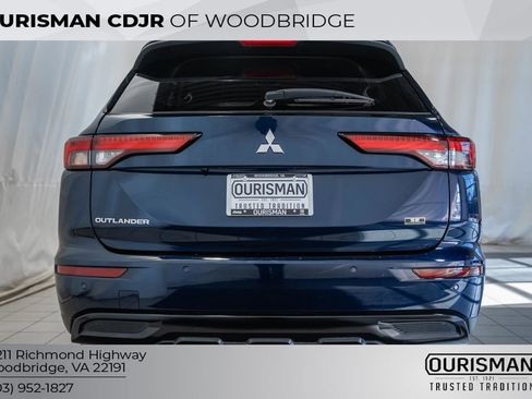 Used 2023 Mitsubishi Outlander SE Black Edition image 6