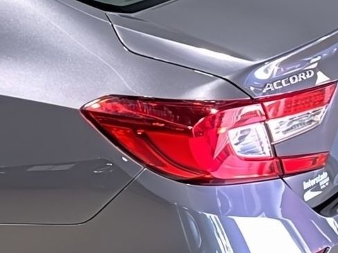 Used 2018 Honda Accord LX image 10